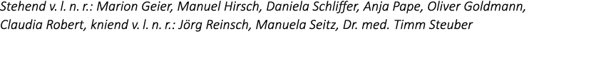 Stehend v. l. n. r.: Marion Geier, Manuel Hirsch, Daniela Schliffer, Anja Pape, Oliver Goldmann, Claudia Robert, knie...